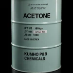بشکه فلزی استون صنعتی (Acetone) با بسته‌بندی کره‌ای و پس‌زمینه مشکی، مناسب صفحه خرید و استعلام قیمت استون